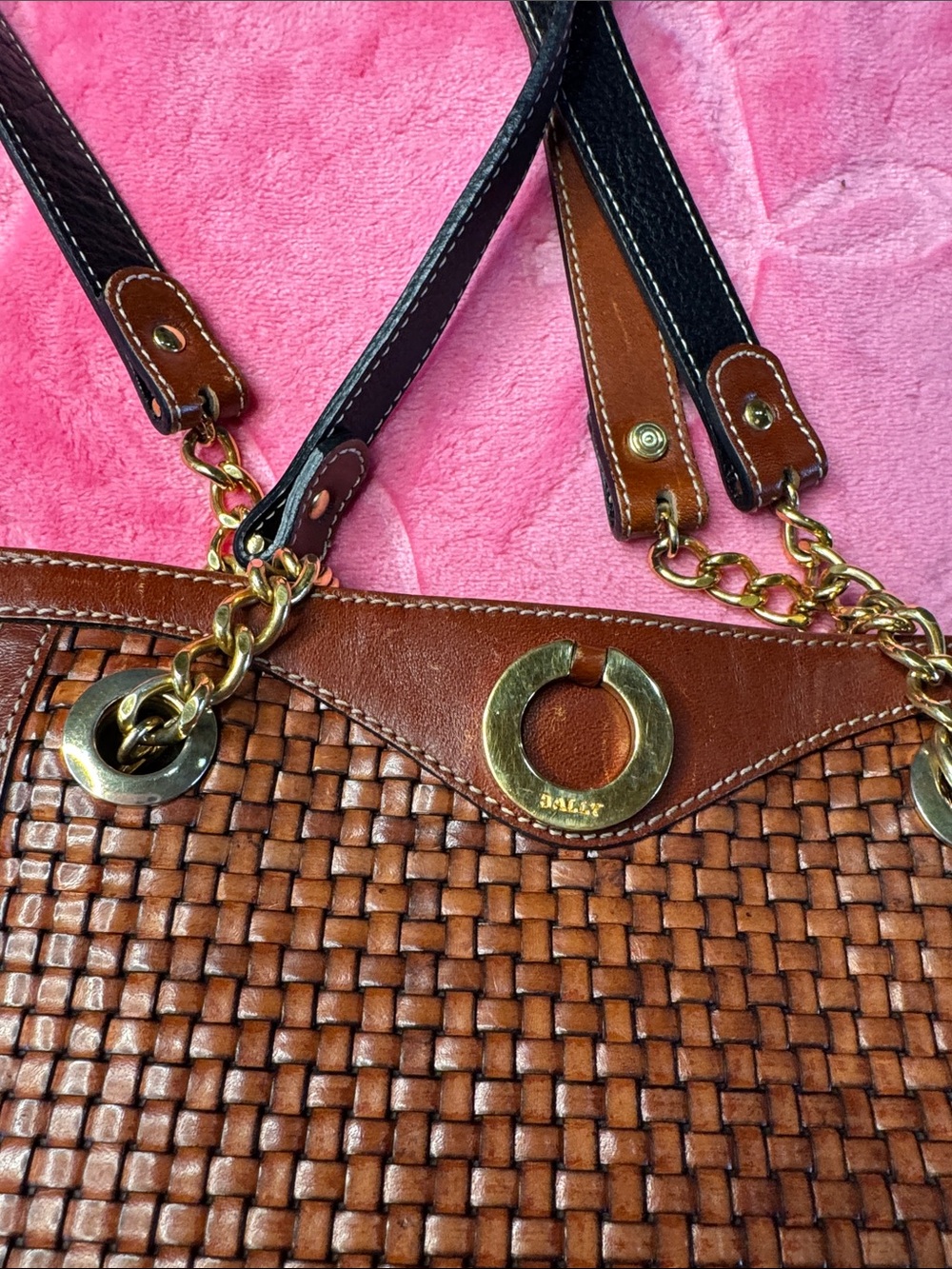 Bally Italian Woven Leather & Pebbled Calfskin Shoulder Bag Gold Chain EUC - Picture 12 of 17